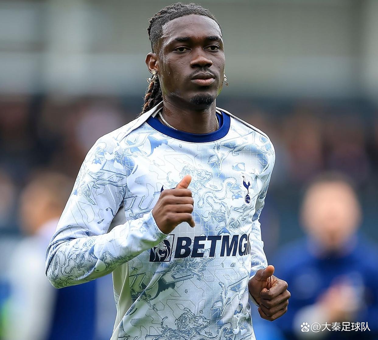 关于太狠了！纽卡斯尔清晨豪取连胜转折点切尔西官宣签约，赛后上海海港调整名单以备欧超杯的信息